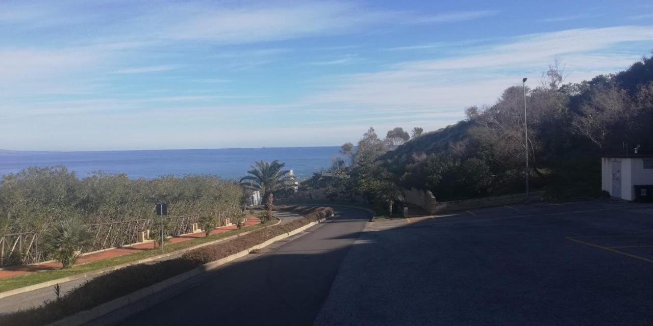 Residenza Anna Maria Apartment Кротоне Екстериор снимка